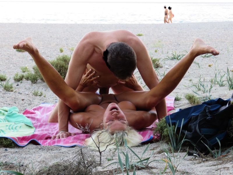 couple fucking on nude beach