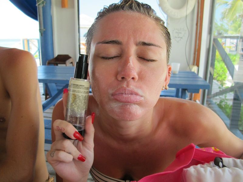miley cyrus cry