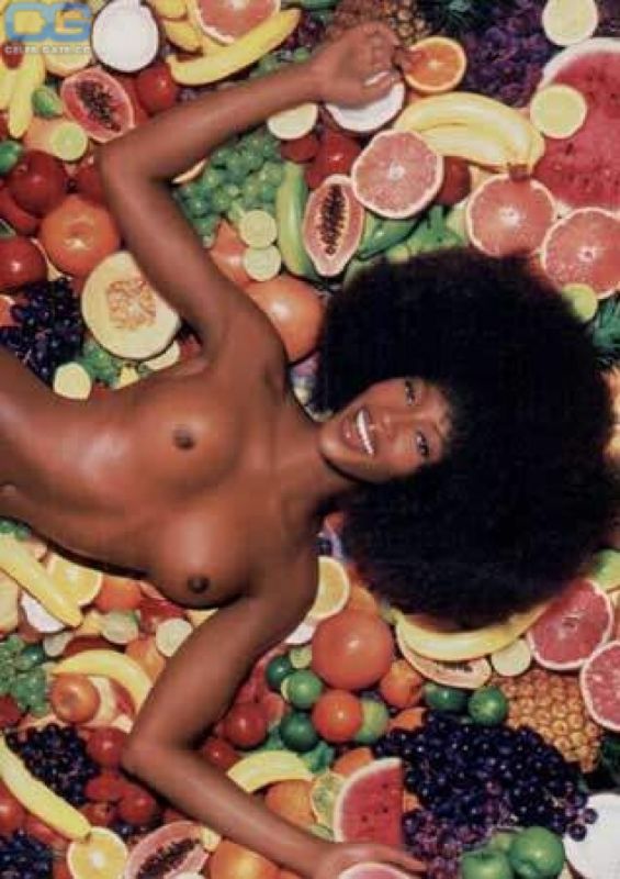 naomi campbell eyes