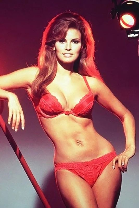 raquel welch hourglass