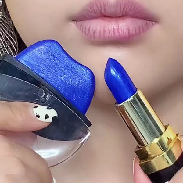 blue glossy lips