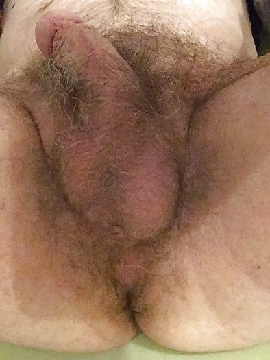 gay spread his legs