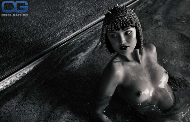 lee so yeon actress swimming